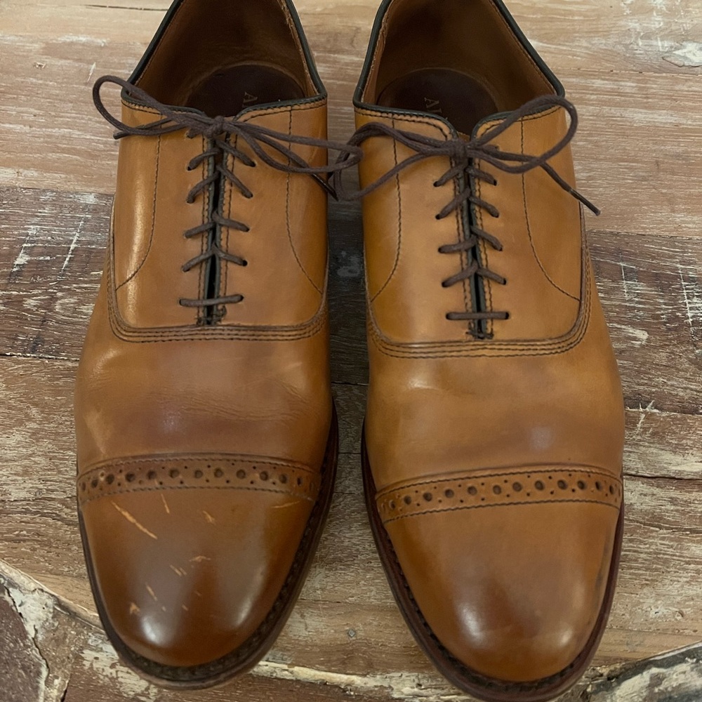 Allen Edmonds Oxford.  Size 8/38. Color: Walnut. Only worn indoors.